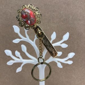 Kings Key Finder Los Angeles with Salmon Cabochon Stone.